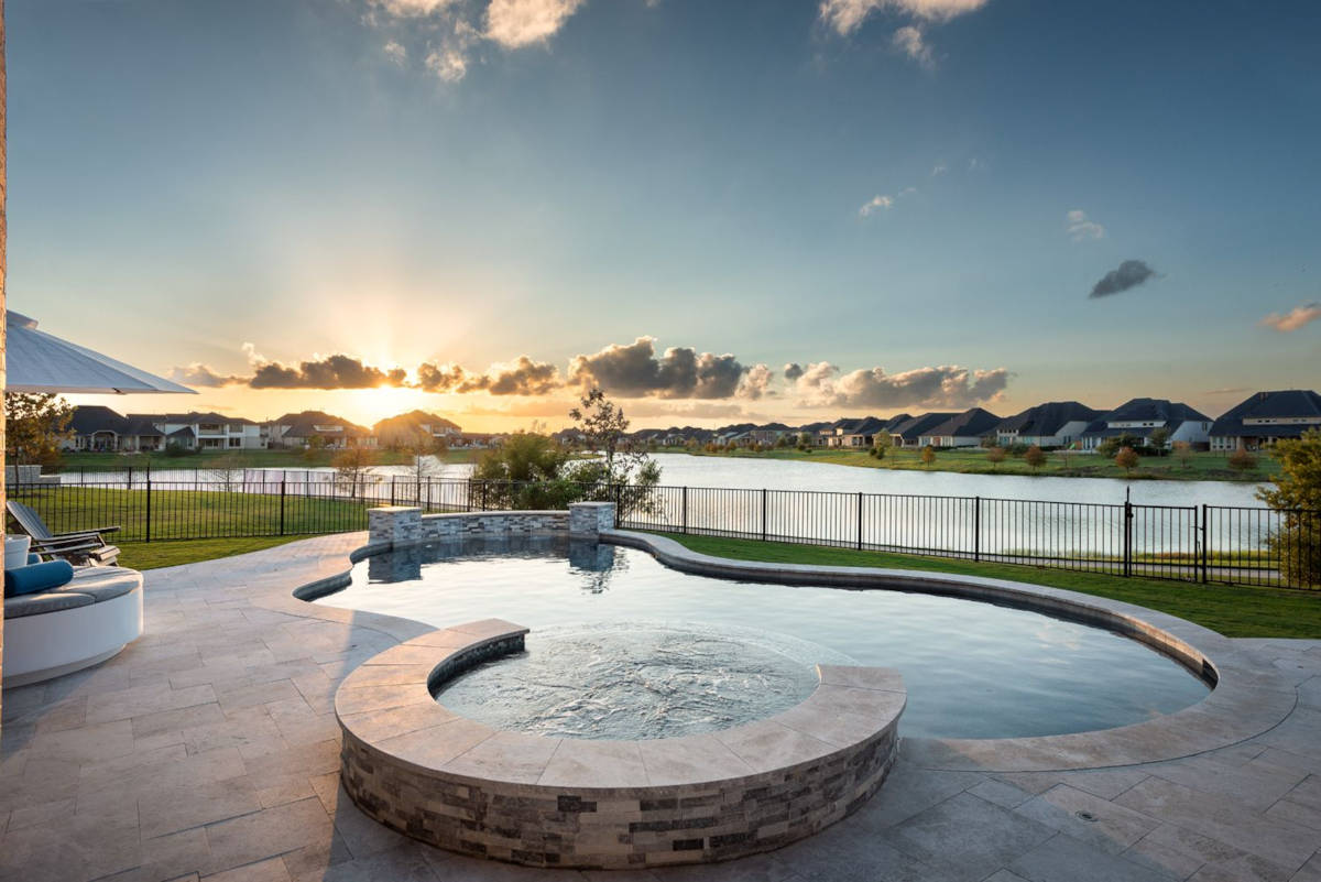 Sunset Splendor Maximizing the Beauty of Houston Sunsets with Poolside