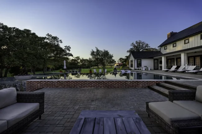 trougott-2020-bellville-pool-builder-texas_01