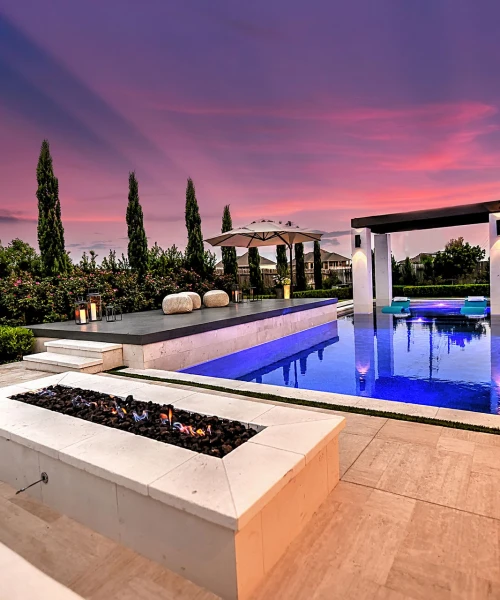 buzarde-2018-pool-builder-texas-07.jpg Modern backyard pool with fire features